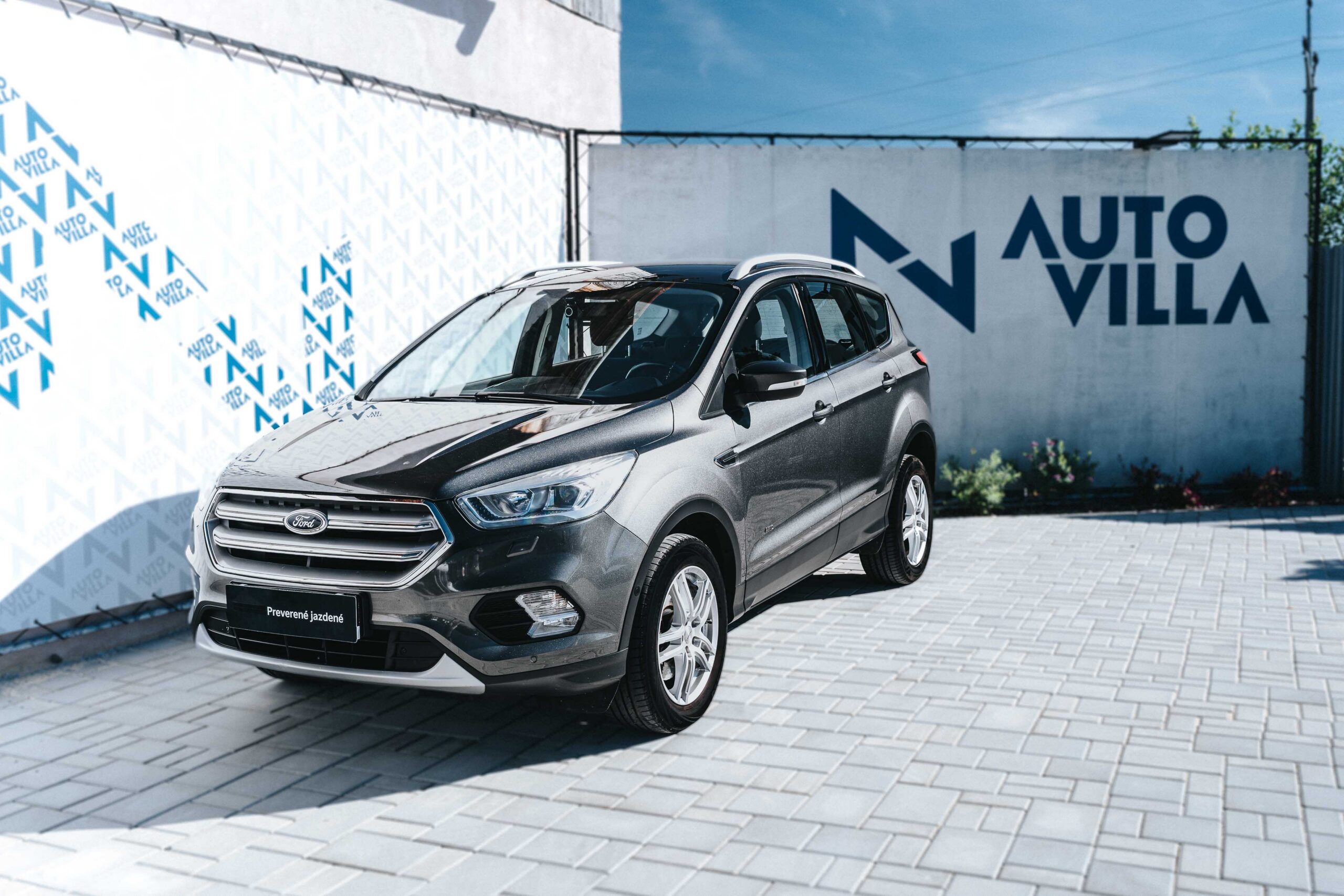 kuga-p-autovilla-2